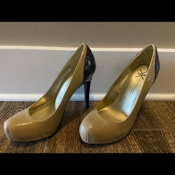 Kardashian Kollection Patent Leather Nude & Black Runway Platform Heels Size 8.5 - Picture 2 of 7